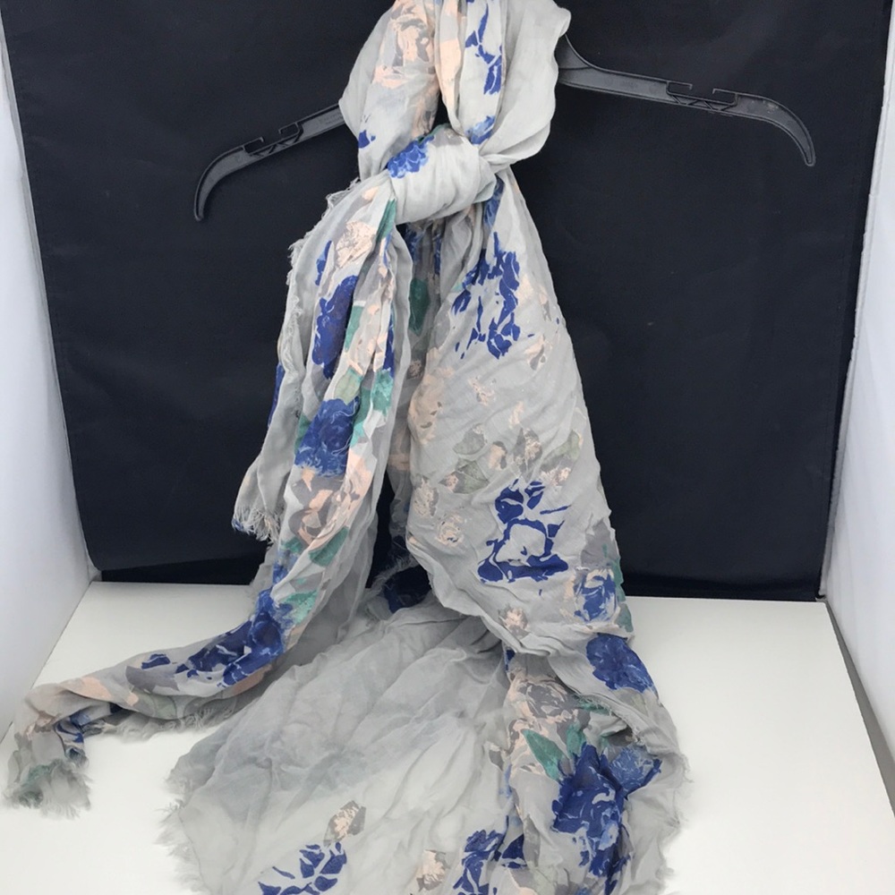 American Eagle NWT scarf
